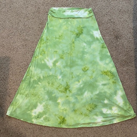Dresses & Skirts - Green Maxi Skirt Size 3X